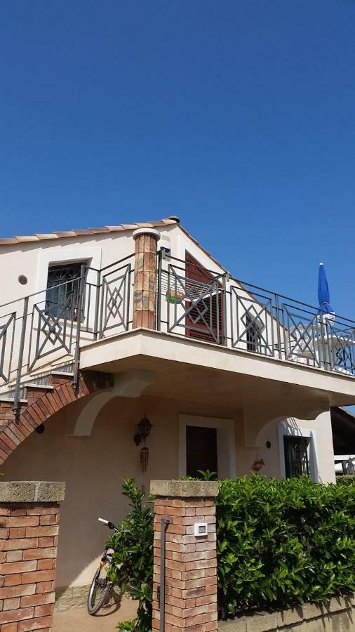 Mansarda Camelie Via Dei Normanni, 45 Villa Campofelice Di Roccella Exterior foto